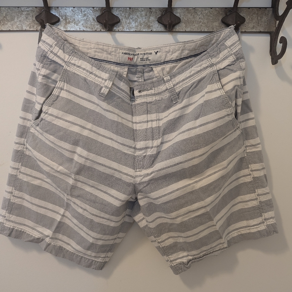 AE mens shorts size 33